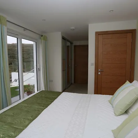 Holywell Bay 4*